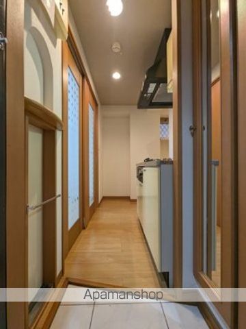 ＪＲ中央線 吉祥寺駅 徒歩10分 4階建 築21年の玄関写真