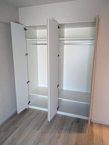 収納　お洋服もたくさんしまえます