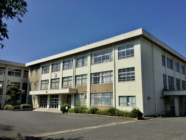 中学校　舞鶴市立若浦中学校（中学校）まで1694m