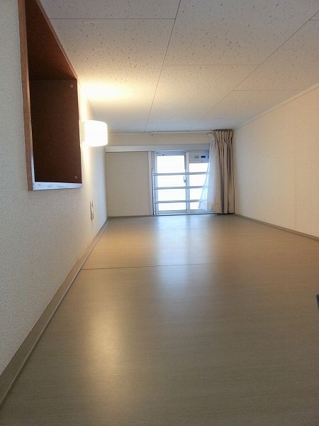 レオパレスエストの居間写真