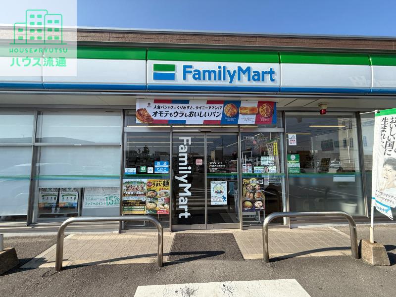 コンビニ　ファミリーマート大村長崎空港通り店（コンビニ）まで810m