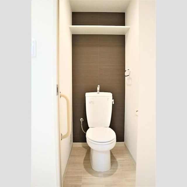 ＪＲ福知山線 伊丹駅 徒歩16分 3階建 築18年のトイレ写真