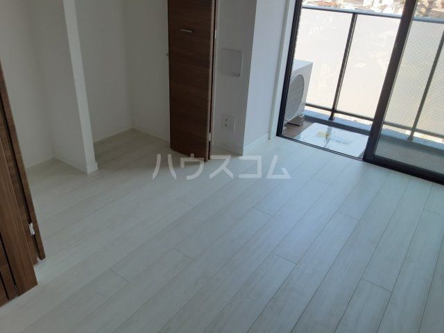 ラフィスタお花茶屋の居間写真
