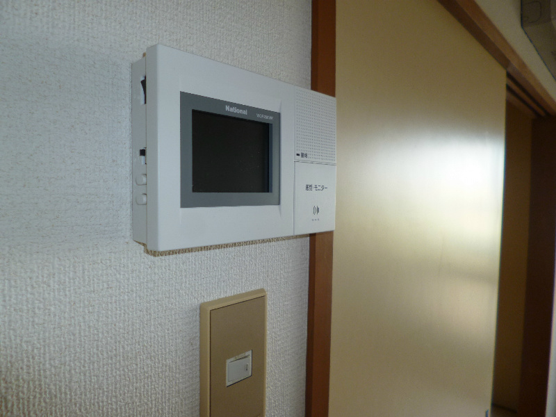 セキュリティ　安心のＴＶモニターホン完備です。
