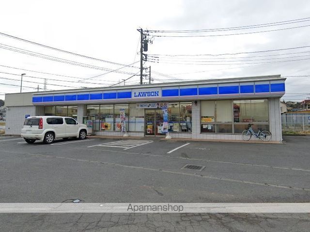 コンビニ　ローソン（コンビニ）まで698m