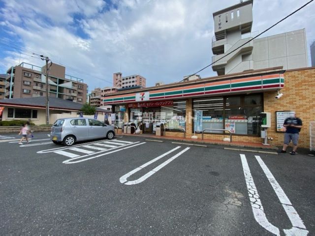 コンビニ　セブンイレブン　小倉守恒店（コンビニ）まで636m