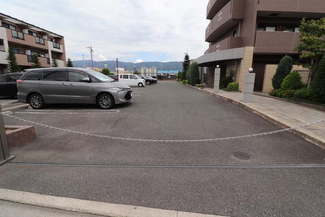 駐車場　敷地内駐車場