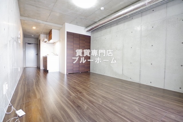 居室・リビング　コンクリート打ちっぱなしのお部屋です