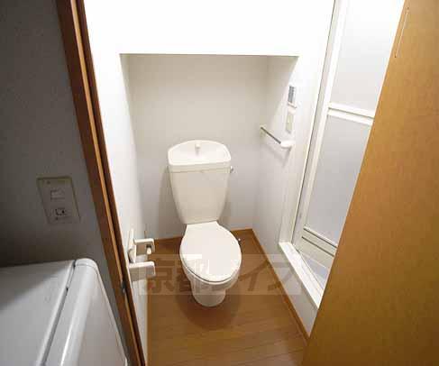 トイレ　脱衣所兼トイレです
