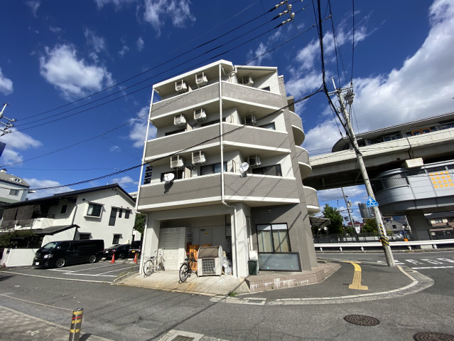 ウインドー大町駅前