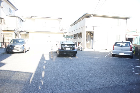 駐車場　敷地内駐車場別契約（現況満車）！