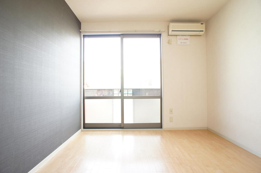 居室・リビング　洋室５.５帖！エアコン１基付！