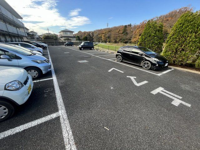 【船橋市松が丘のマンションの駐車場】