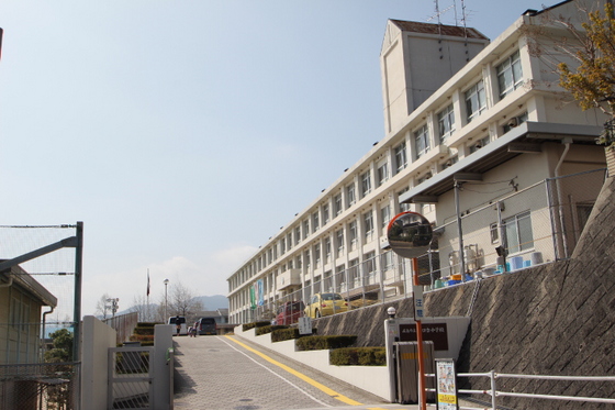 【広島市西区井口台のマンションの小学校】