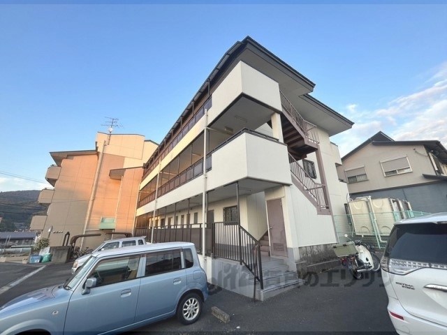 桜井市大字外山のマンションの建物外観