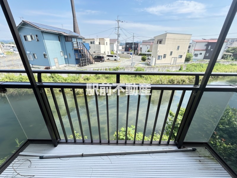 バルコニー　お布団干しには２階も♪