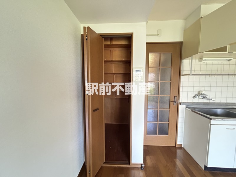 その他設備　階段下もしっかり収納！