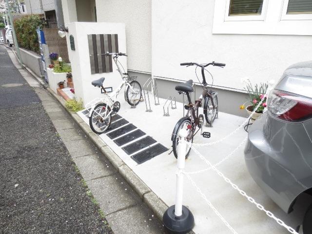 【大田区田園調布のアパートの駐車場】