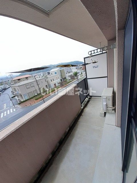 【新居浜市坂井町のマンションのバルコニー】