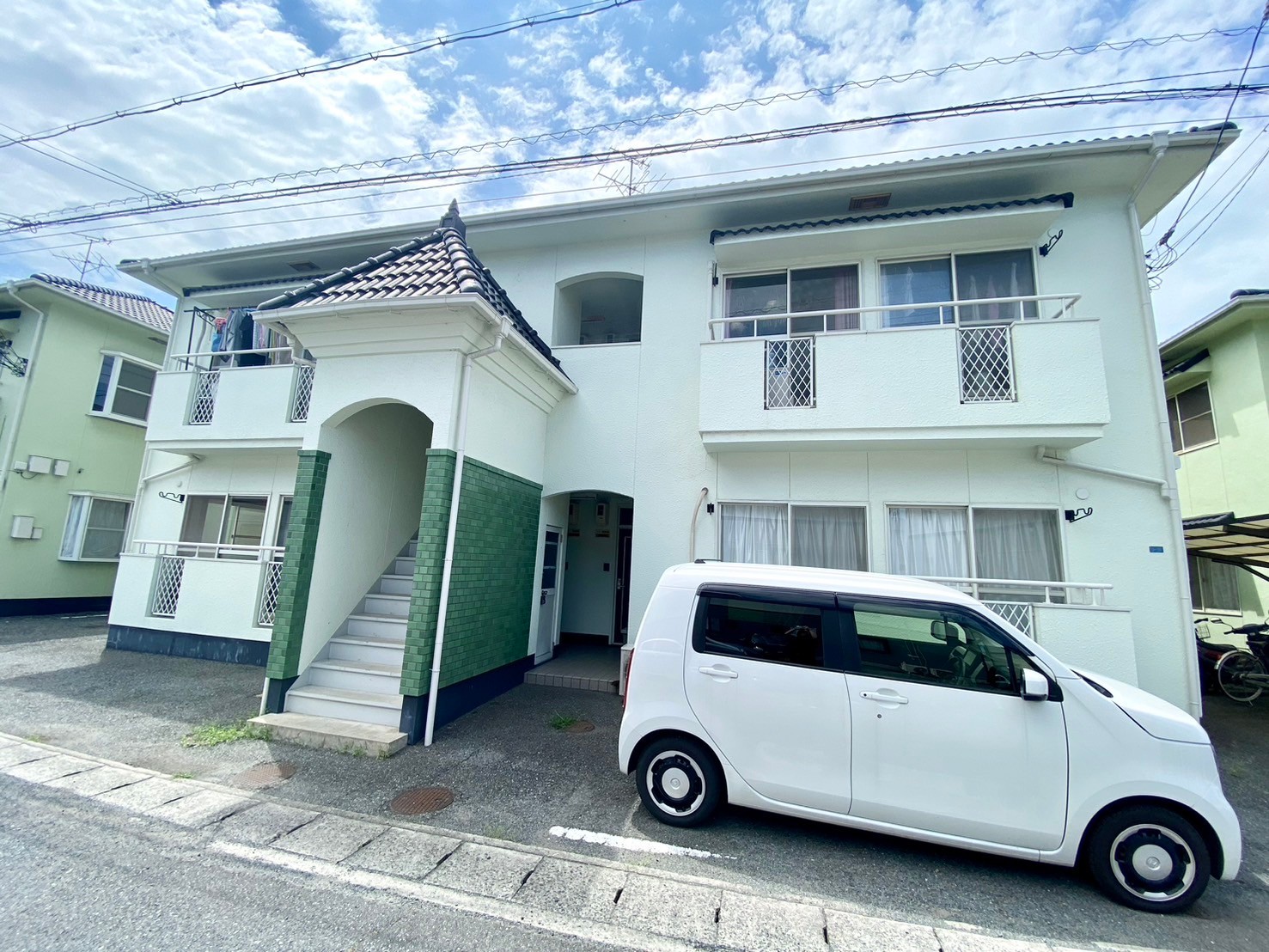 【岡山市南区福島のアパートの駐車場】