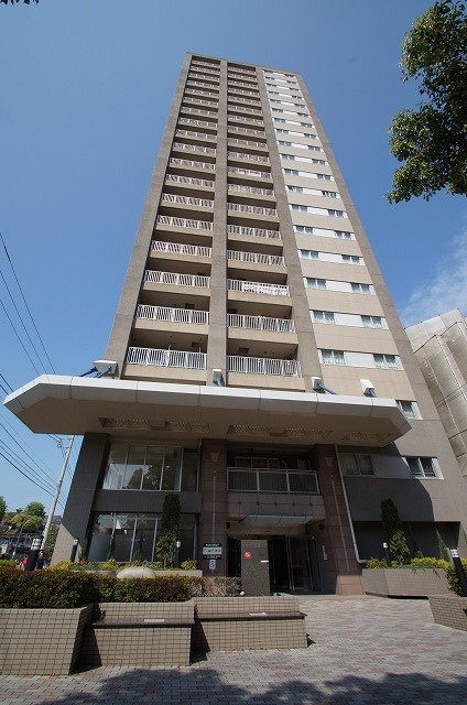 横浜市神奈川区金港町のマンションの建物外観