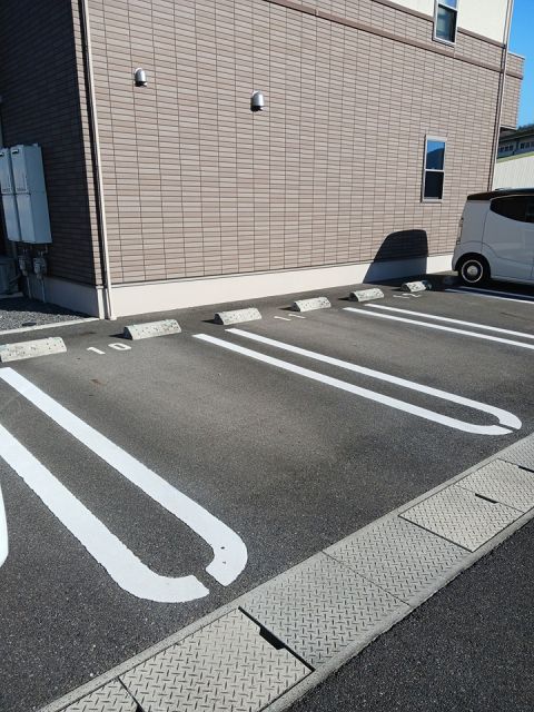 【備前市伊部のアパートの駐車場】