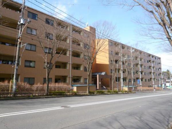 八王子市寺田町のマンションの建物外観