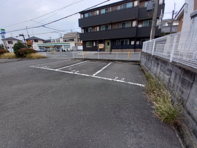 【カサベルデ交野の駐車場】