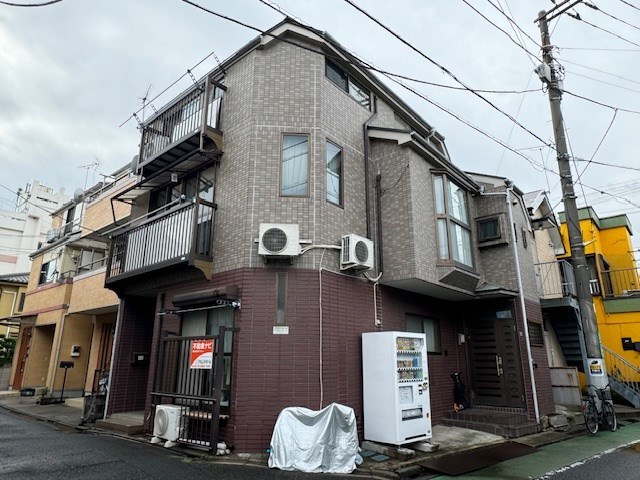 江戸川区松島のアパートの建物外観