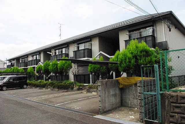 【天理市三島町のアパートの建物外観】