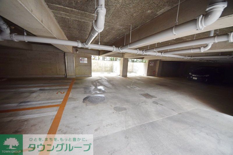 【所沢市東所沢のマンションの駐車場】