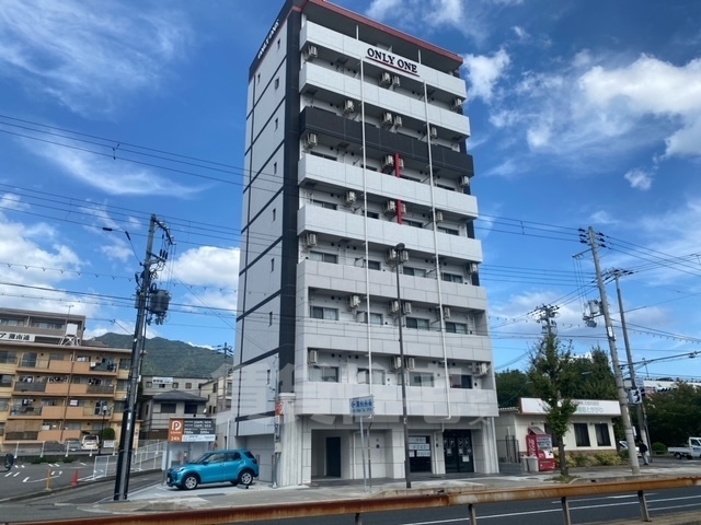 【神戸市灘区灘南通のマンションの建物外観】