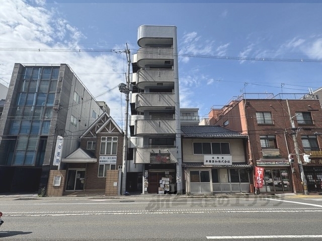 ビバ丸太町の建物外観