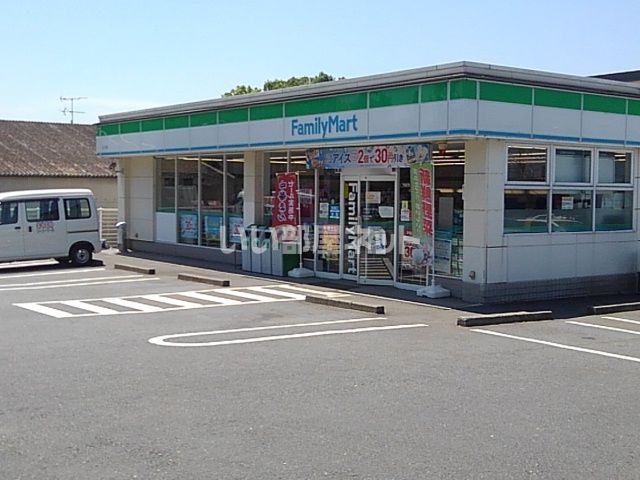 コンビニ　ファミリーマート三川店（コンビニ）まで724m