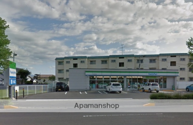 コンビニ　ファミリーマート（コンビニ）まで469m