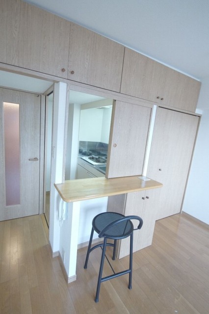 その他設備　【その他設備】カウンターテーブルとカウンター椅子