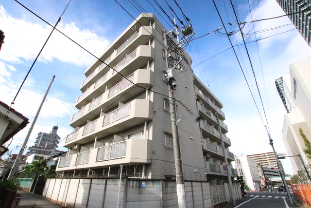 建物外観　女性入居限定学生マンションです。