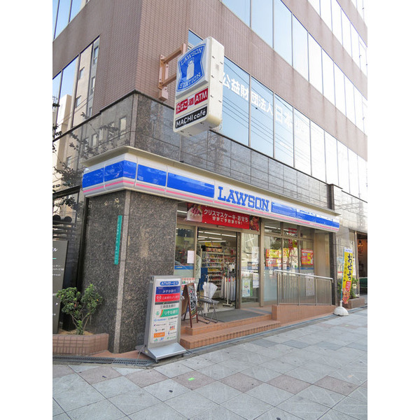 コンビニ　ローソン大国町駅前店（コンビニ）まで113m