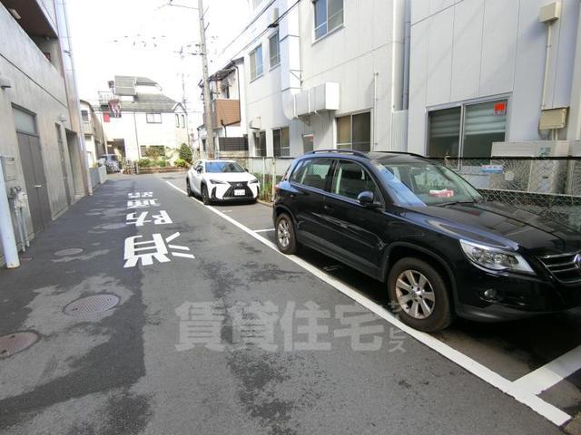 【京都市右京区太秦森ケ前町のマンションの駐車場】