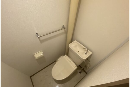 ＪＲ博多南線 博多南駅 徒歩27分 4階建 築38年のトイレ写真