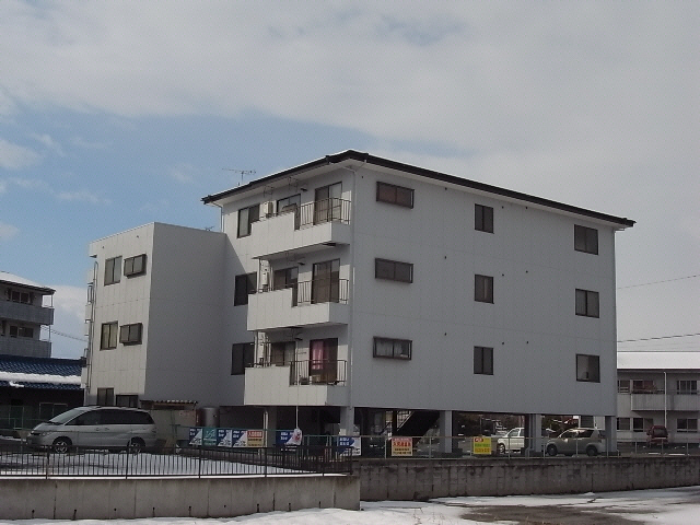 羽島市福寿町浅平のマンションの建物外観