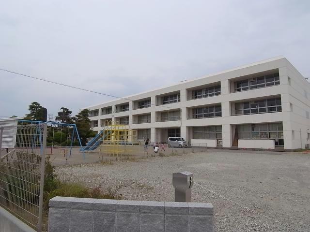 【羽島市福寿町浅平のマンションの小学校】