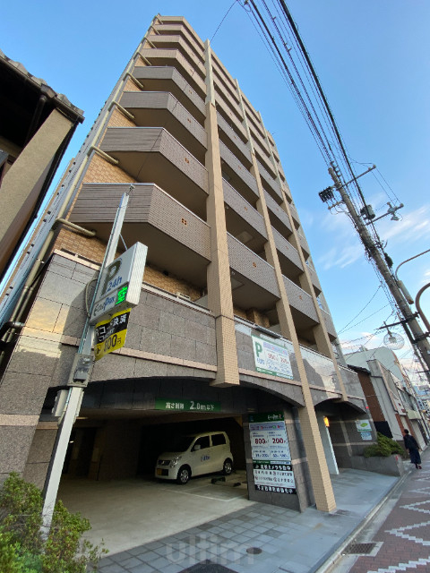 【京都市上京区十四軒町のマンションの建物外観】