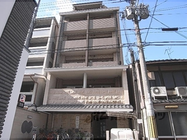 京都市中京区三条油小路町のマンションの建物外観