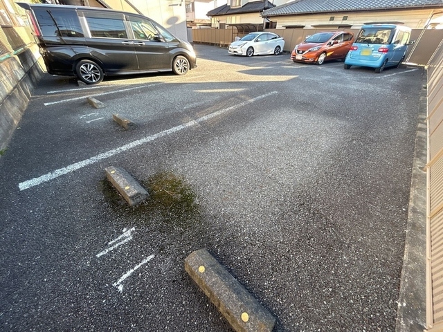 【ファミールハイムＤの駐車場】