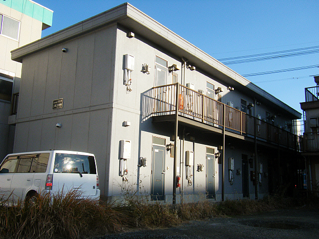 岩国市麻里布町のアパートの建物外観