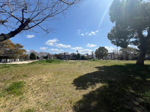 【尼崎市常光寺のマンションの公園】