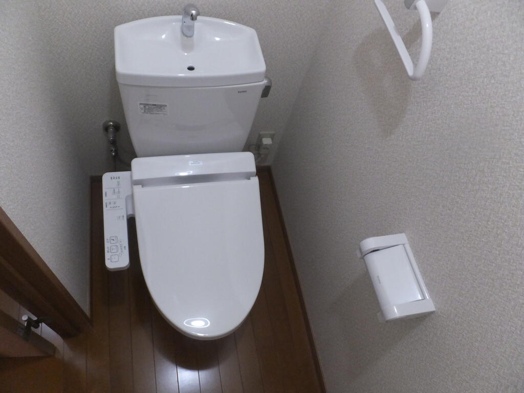 トイレ　温水洗浄便座付きトイレ！