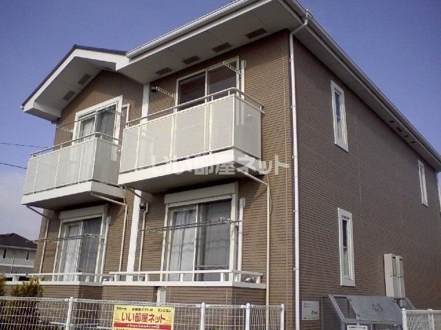 松阪市嬉野野田町のアパートの建物外観