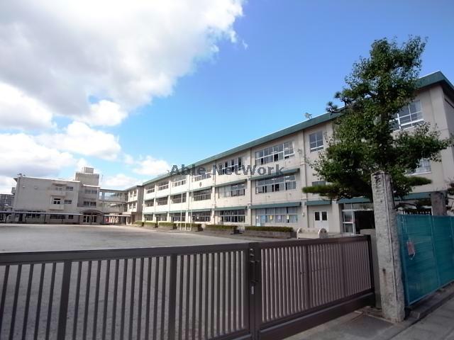 【ダニー　ランドCの小学校】